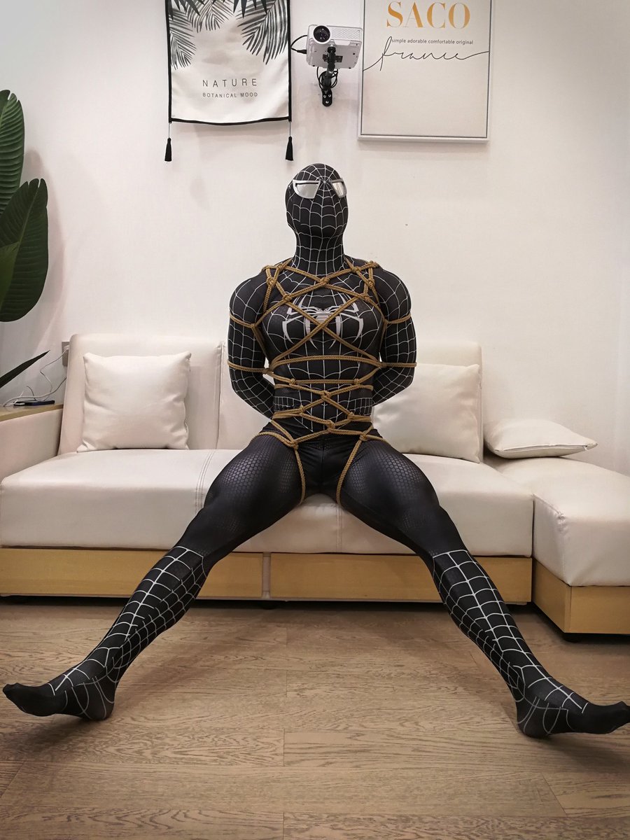 b_NINNIN_'s tweet photo. 小蜘蛛为什么断更这么久了？因为🕷️落难被捕了，幸好歹徒比较温柔@socklad https://t.co/FOwo6KUUQr