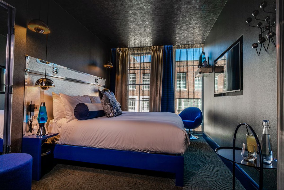 Muraspec's tweet photo. Henry Chebaane's playful depiction of space travel coupled with an urban fashion twist makes you smile✨ Burnish on the ceiling
Credit: Chris Orange photography https://t.co/qMYs2PENUO
#burnish #storyteller #madeinbritain #hotelinterior #wallpaperwednesday #wallcovering #Megaro https://t.co/O8aEclFD3L