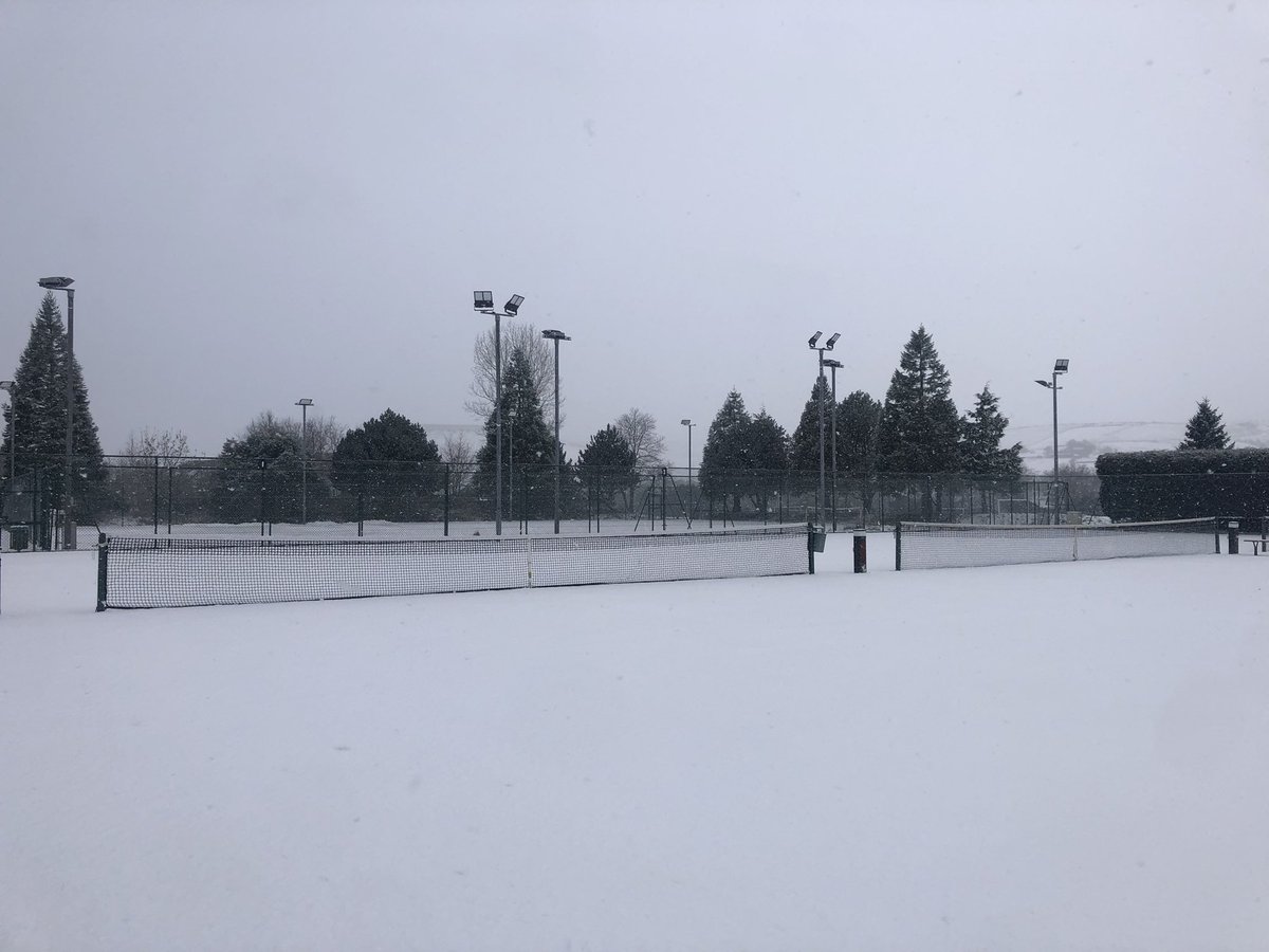Snowy day on the courts, was nice while it lasted! 🎾❄️