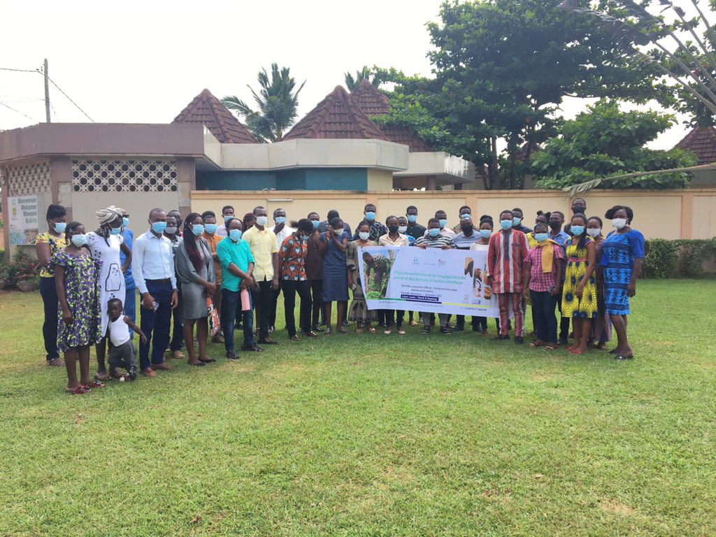 ojedd_global's tweet photo. #REJFACT | Hier s’est déroulé, l’atelier de formation des jeunes et des femmes sur les modules:
1️⃣- comprendre les changements climatiques et s’engager
2️⃣ - Révision des CDN au Togo: implication des jeunes et des femmes
3️⃣ - l’intégration des CC dans le DevLocal
#ClimateAction https://t.co/GHmxrmlHnl