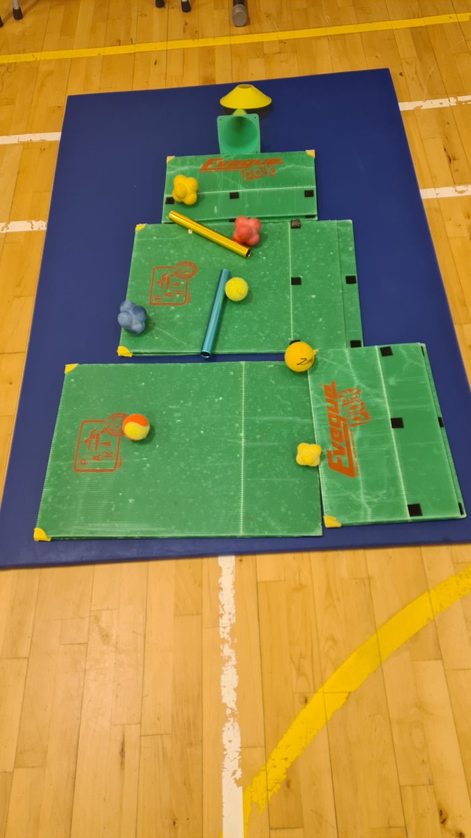 williamstonps's tweet photo. P5Z were the first to take up Rudolphs Christmas Challenge this morning working on their Numeracy, Literacy, Fitness and Creative skills 🌲 #HWB #christmaschallenge #crosscurricular #literacyinpe #numeracyinpe #bethebestyoucanbe https://t.co/dKT37WiM6p