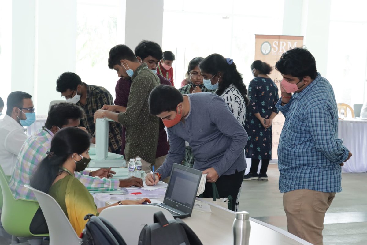 SRMUAP's tweet photo. Countdown begins!!! Glimpses of the preparation for an eventful night 🎓🎓🎓
#SRMAP #1stConvocation #SRMUAP #Convocation #classof2021 #graduation #GraduationDay2021 #Convocation2021 #SRMIST https://t.co/DGmAaDc8C7