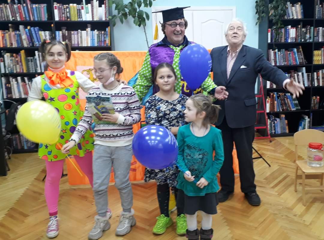 Бібліотека Усенка tweet media