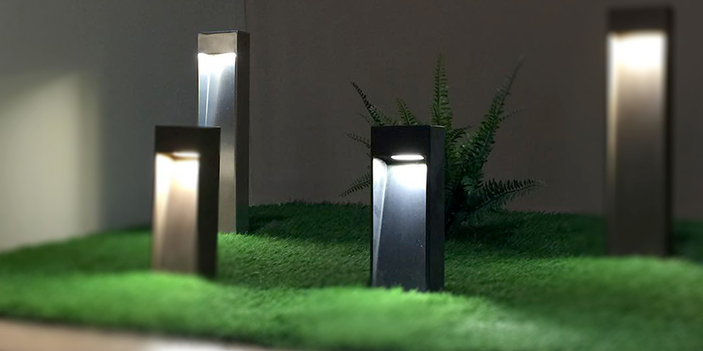 Bornes chaleureuses ou épurées pour votre extérieur #inverlight #castaDiva #nessunDorma #domoLighting #outdoorLighting #bollard #outdoor #light #lumiere #luminaire #borne #exterieur