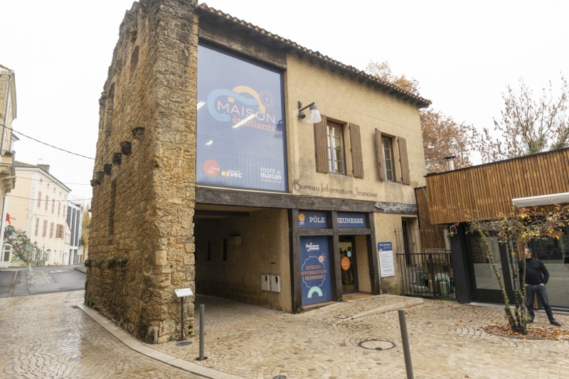 [ACTUALITÉ]

✨Nouveauté à Mont-de-Marsan, la Maison des Étudiants ouvre ses portes du lundi au vendredi de 9h à 22h30 !

📍Ce lieu abrite de multiples fonctionnalités dont des permanences de prestataires ( santé, transport, logement).

📷 <a href="/aquitaineonline/">AquitaineOnLine</a>