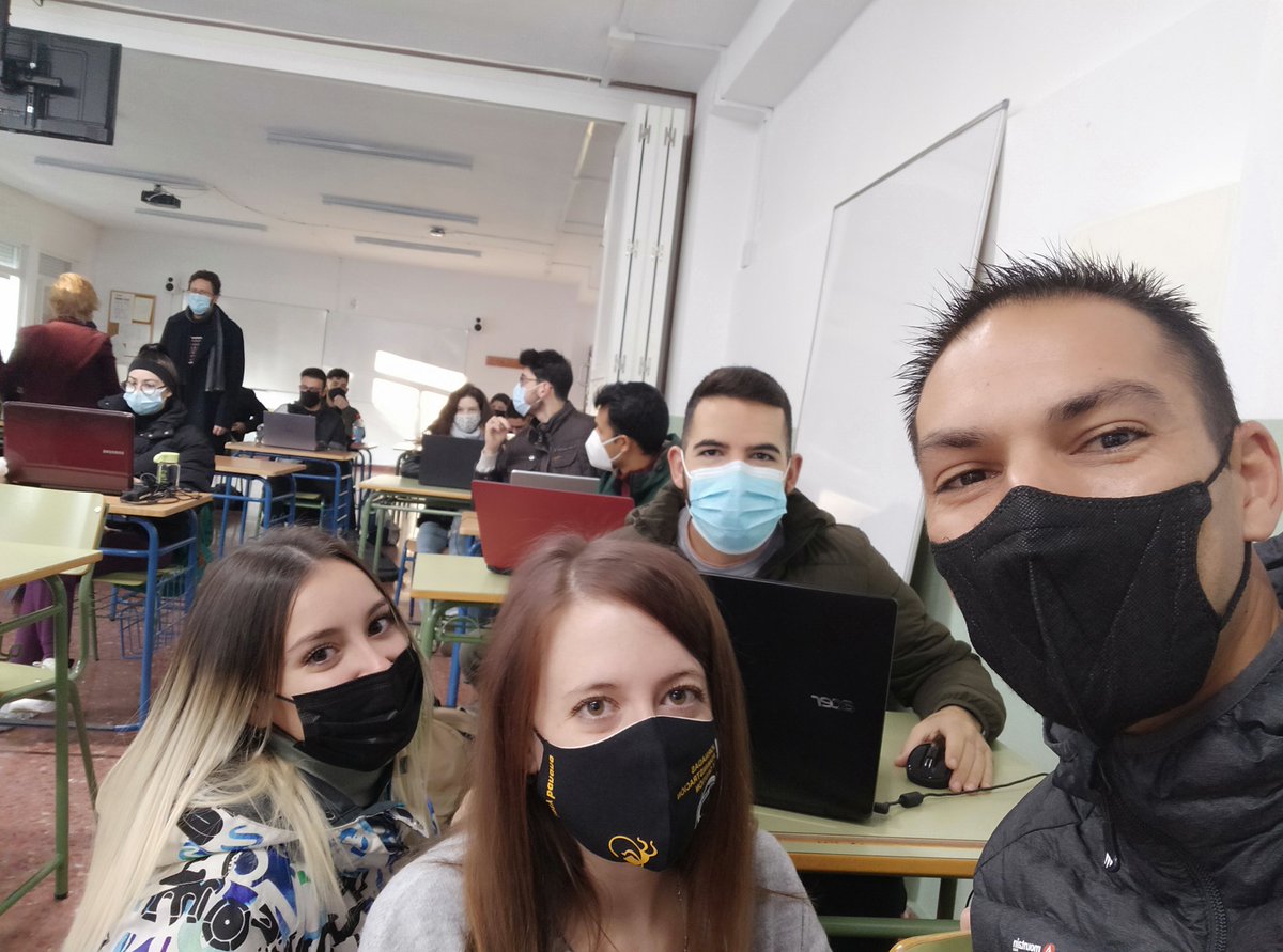 Rodeado de grandes amigos <a href="/fholjim/">Fermín Holgado</a>
<a href="/yurevallejo_/">Yure Vallejo 🌻</a> y la ‼️súper gran mega presentadora <a href="/Sensi_Valle/">Sensi Valle</a> 🔝🥁

#juntosmaslejos #ADAGranada #CyACartuja #unestilodevida
<a href="/protocologrx/">Eventos y Protocolo GRX</a> <a href="/AMSanCristobal/">Ave M. San Cristóbal</a> <a href="/iescartuja/">IES Cartuja</a> #reporterotuitero