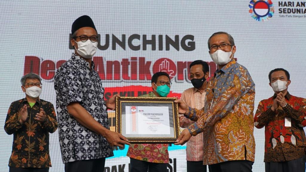 KPK_RI's tweet photo. [BERITA KPK] KPK menggelar acara peluncuran Program Desa Antikorupsi di Kampung Mataraman, Desa Panggungharjo, Sewon, Bantul, Daerah Istimewa Yogyakarta. 1 Desember 2021. (1/5) https://t.co/w9BwJaocD4