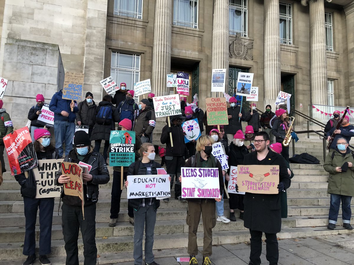 McLesley2's tweet photo. @leedsucu 8am our first pickets have arrived. @ucu https://t.co/6EPmZrSg4B