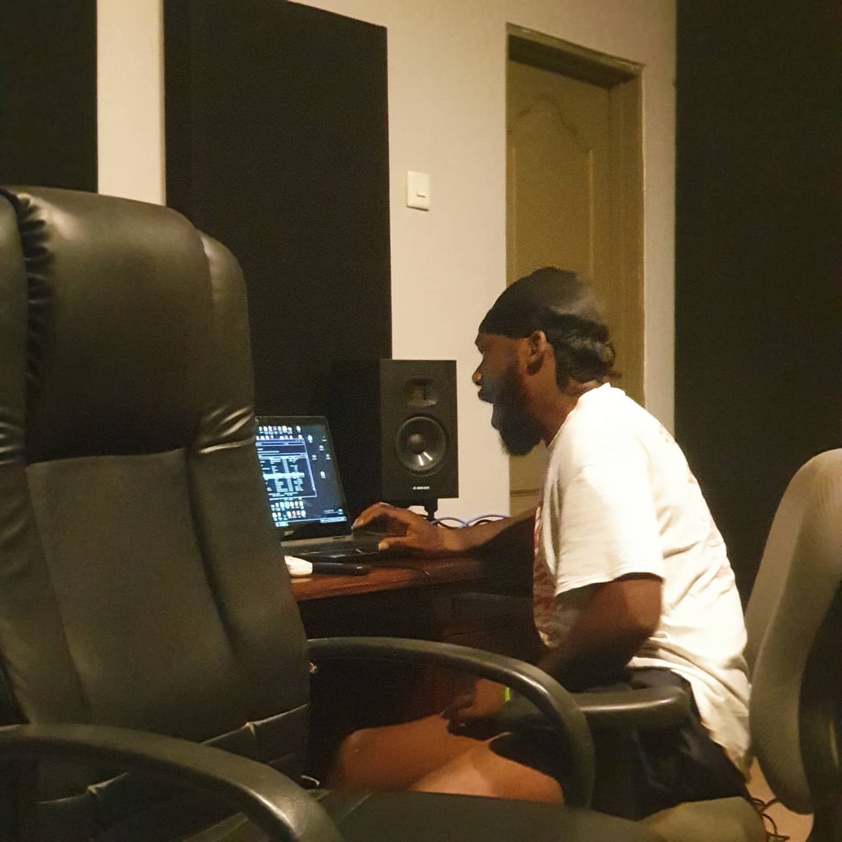 weworksco's tweet photo. On Long days still,we work!!

#logicprox #studiohome #studioone #mixing #ableton #musicproduction #studiorecording #producer #mixingandmastering #studiosession #weworkscorecords #fruityloops #london #accra #airbnb #Filmmaking #wav https://t.co/Au1ZlNNiUe