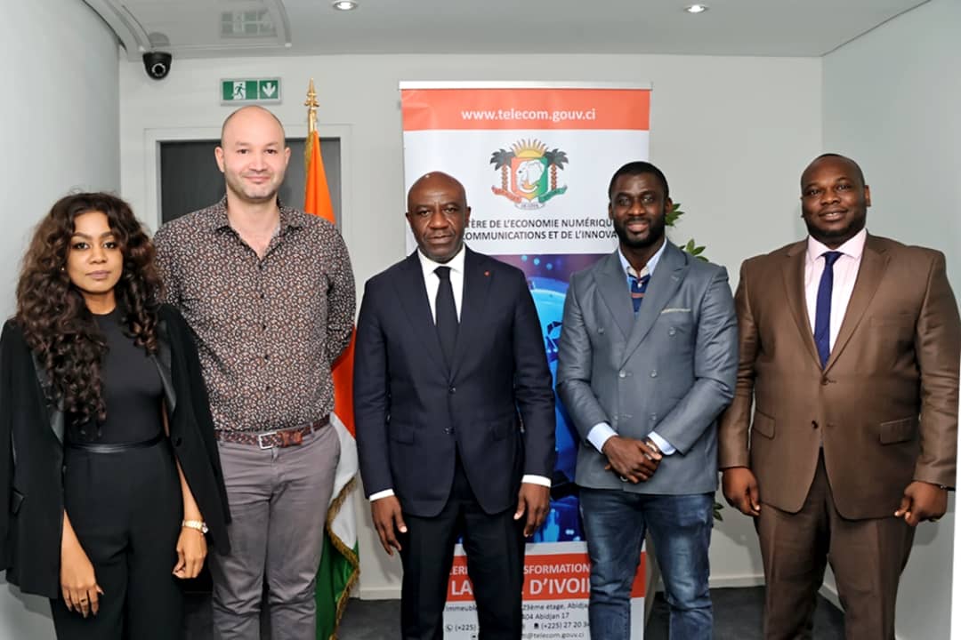 MTNIT_CI's tweet photo. 📌📌Ce Vendredi 19 Novembre 2021, à son cabinet sis à l'immeuble Postel 2001 Abidjan-Plateau, le Ministre @AdomRogerFelix1 a reçu, en audience, M. Samir ABDELKRIM, fondateur du Sommet International Emerging Valley.
#menuti
#innovation
#TIC
#CIV225 https://t.co/czrwSsnlVo