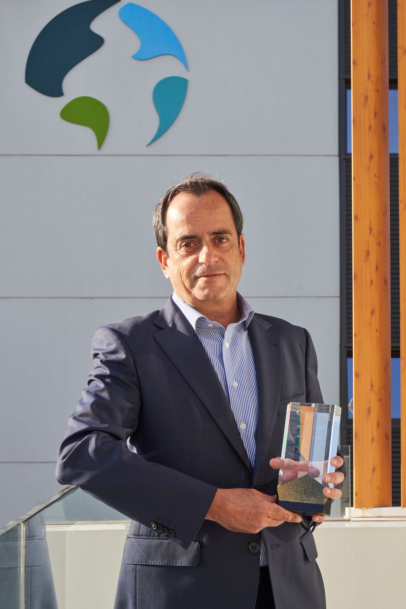 CBRE_es's tweet photo. 🏆 Estamos muy orgullosos de comunicaros que nuestro compañero Agustín Hernandez Pinillos ha ganado el premio “@Prologis Bróker del Año en Logística”.
¡Enhorabuena Agustín, a por muchos más!
#TalentoCBRE #CoolLogisticsByCBRE https://t.co/A2ozxySfJG
