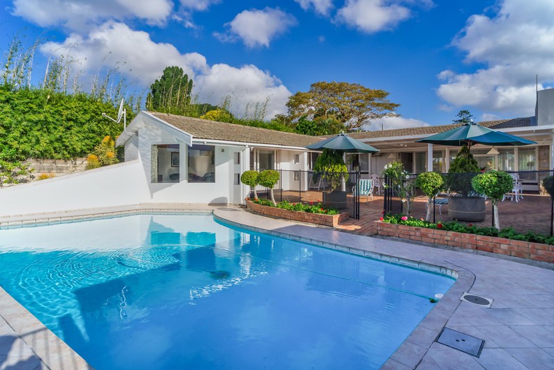WakefieldsSA's tweet photo. A 4 Bedroom House is For Sale in #Westville! #WakefieldsWay #SAProperty #Durban #KZN
A MUCH LOVED FAMILY HOME WITH A SELF-CONTAINED 2 BEDROOM COTTAGE!
The lounge leads out onto a superb entertainment patio with pool, pizza oven and gas | charcoal braai!
https://t.co/GdtT5Z6MdZ https://t.co/tfgIRVYM5p