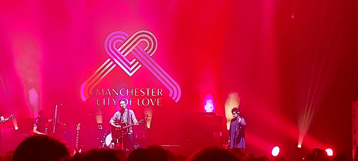 emm_stacey's tweet photo. @deaconbluemusic @rickyaross @K_Rod34 @shenders7 sing it loud Manchester! https://t.co/Q39cj8EZpR