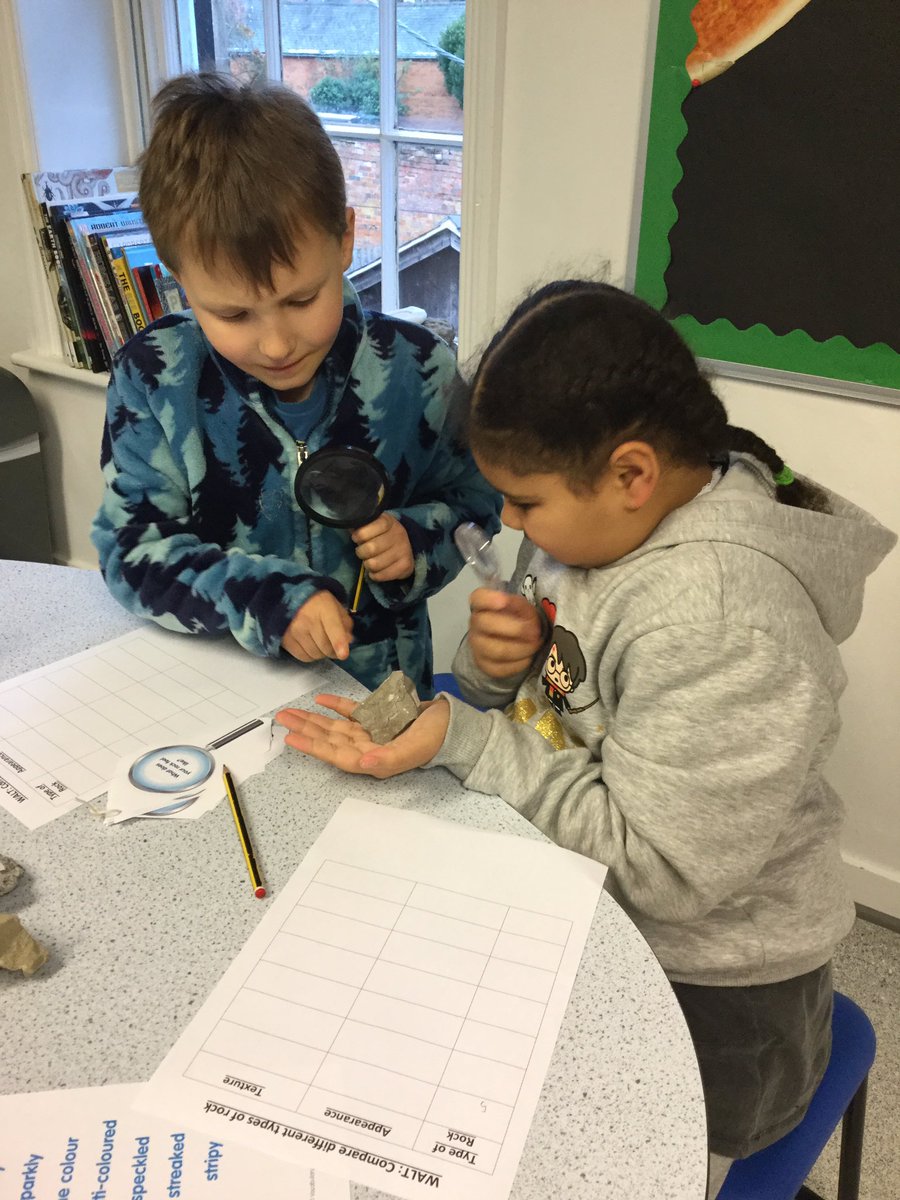 CarrdusYear3's tweet photo. Rock detectives! The Year 3s were investigating different types of rocks in Science! #carrdusschool @CarrdusYear3 https://t.co/xLTzlz96ih