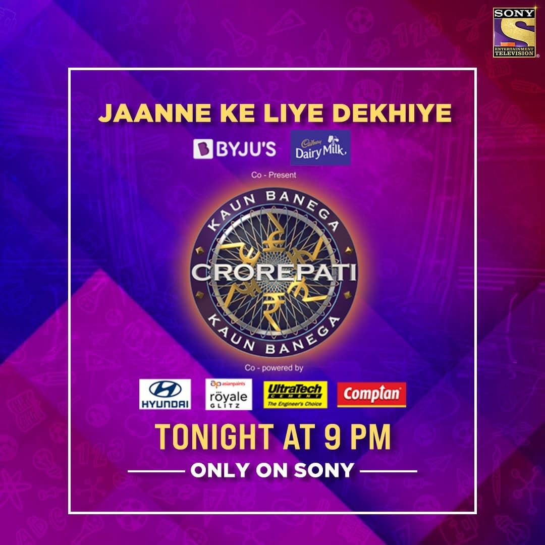 SonyTV's tweet photo. Nanhe contestants ke gyaan aur sawaalon se jagmaga utha hai #KBC13 ka manch, aaiye jaaniye unhi mein se ek contestant Amitoj Singh kitni dhanrashi jeette hain? 

Jaanne ke liye dekhiye #KaunBanegaCrorepati #StudentsSpecialWeek, aaj raat 9 baje, sirf Sony par.

@SrBachchan https://t.co/1U0BrNUNty