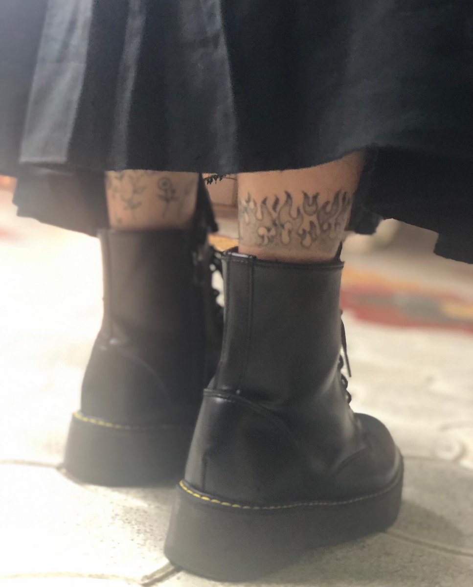 zero_tatoo's tweet photo. ブーツから少し見えるジャグアタトゥー
可愛くない?
2週間で消えるジャグアタトゥー@ZERO
#2weektattoo
#temporarytattoo
#ジャグアタトゥー沖縄
#那覇
#国際通り
#沖縄
#インフルエンサー
#芸能人 https://t.co/ziUBfP1M3F