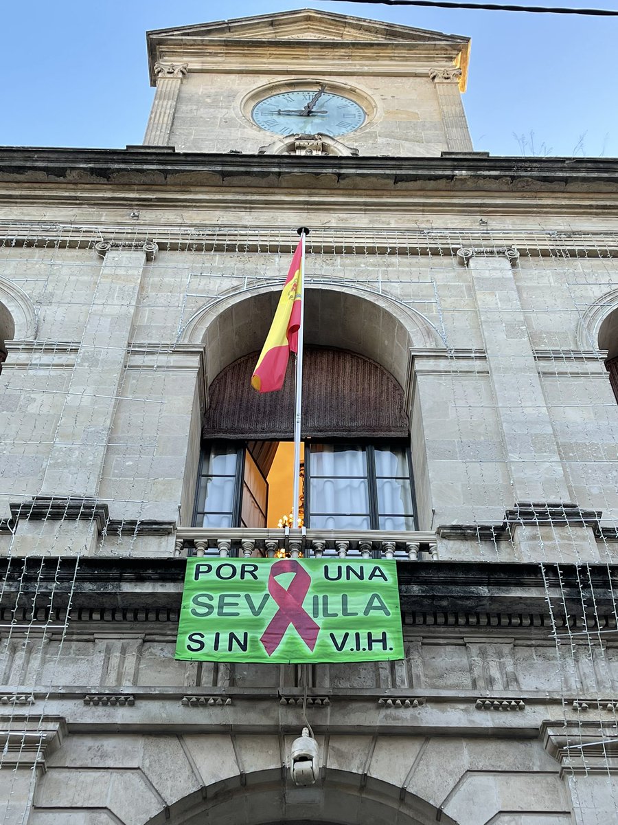 Hoy nos ponemos el lazo rojo para terminar de una vez con los estigmas de convivencia hacia las personas con VIH. Indetectable es igual a intransmisible. La labor del la ONG sevillana @AdharaSevilla, durante 40 años, contra la discriminación es encomiable 👏🏻
#DíaMundialDelSida