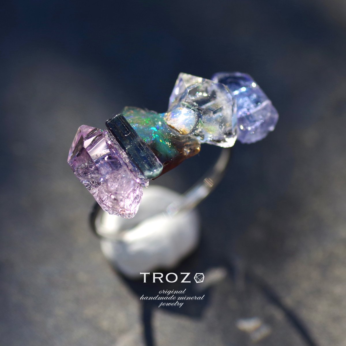 TrozoShop's tweet image. 夜のベールを身に纏ったリング🌙

#TROZO #原石アクセサリー