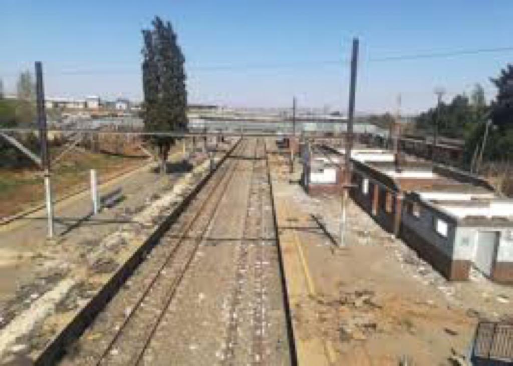 niehaus_carl's tweet photo. While Prasa and Metrorail trains are standing still with no railway tracks, roads littered with potholes; a certain clueless Minister is having a Twitter meltdown about me - instead of doing his job for millions of commuters. Talk about gross incompetence! https://t.co/37eFSwwvY2