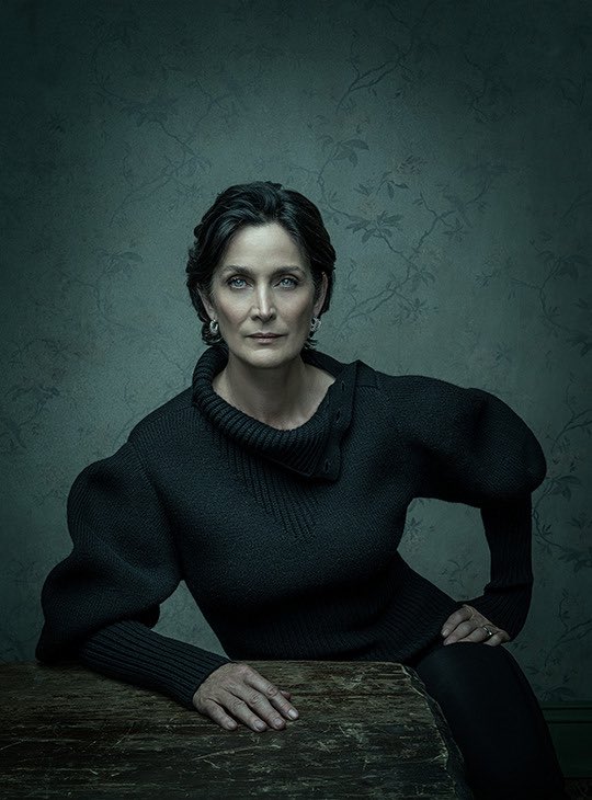 trendt00's tweet photo. Carrie-Anne Moss & Keanu Reeves photographed by Dan Winters for Entertainment Weekly, December 2021 https://t.co/Lie6w4qJRa