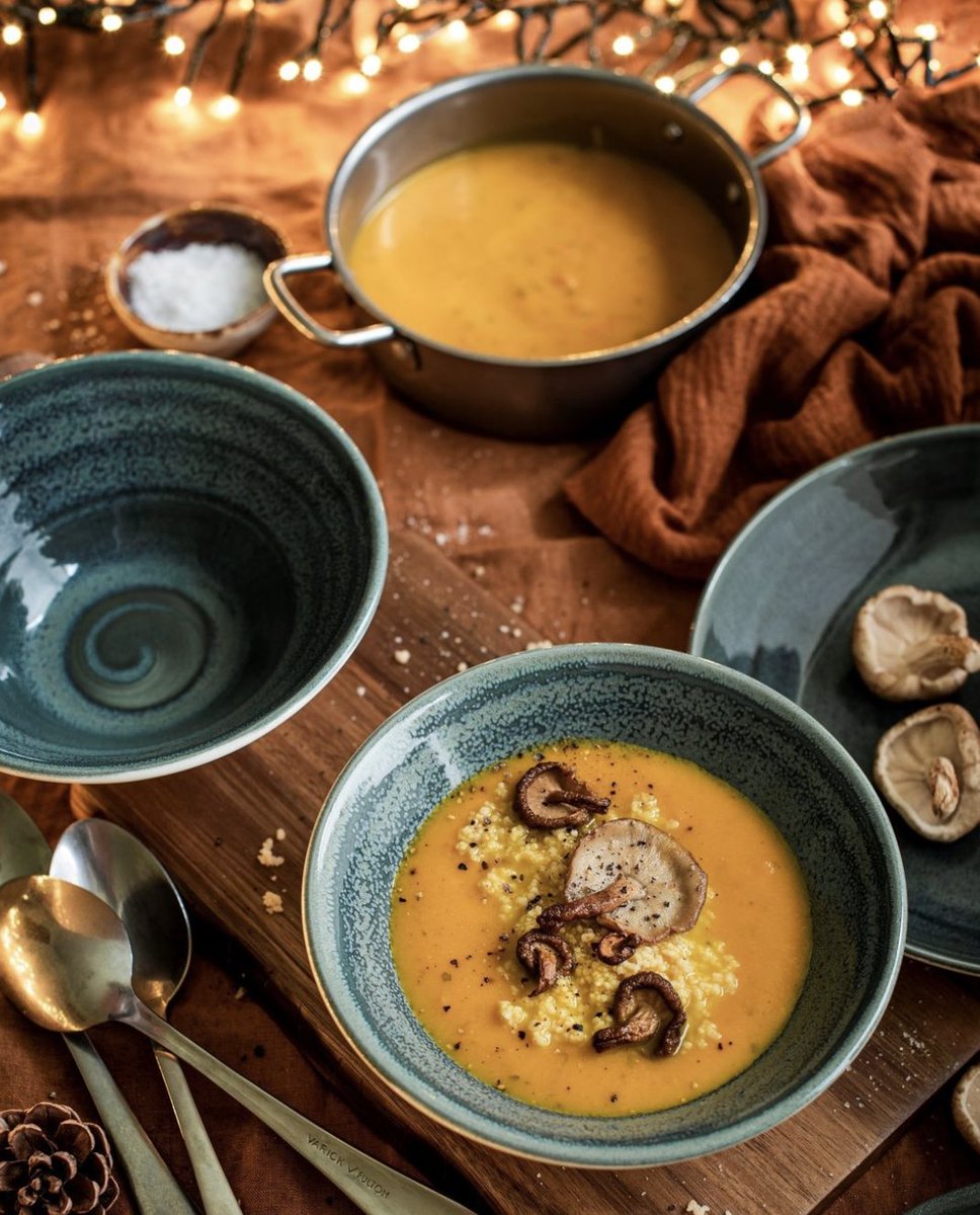 WalkingMatters's tweet photo. Warming up your day and getting into the festive spirit with a hot and tasty soup served in @steeliteusa's beautiful Revolution Jade bowl and Creations Metal Pan.⁠
#TabletopMatters
#steelite #madeinbritain #lifetimewarranty #dinnerware #plateware #pottery #hospitaliydesign https://t.co/61YDcE4DPr
