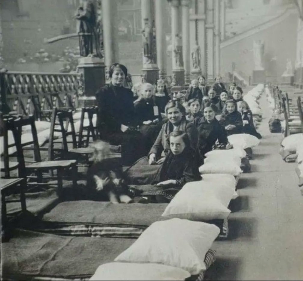 janeyellene's tweet photo. During World War One 250,000 Belgian refugees arrived in the UK. The largest influx in Britain's history most arrived in London and where first sheltered at Alexandra Palace https://t.co/hKs244P6Bp