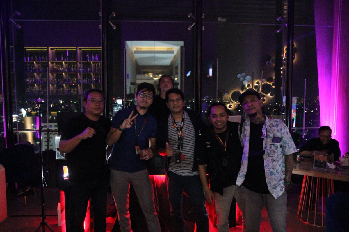 Colorsfm's tweet photo. #beatlab #beatlab877 #music #edm #edmmusic #edmlifestyle #dj #producer #djlife #djindonesia #live #livemusic #livestreaming #djperformance #nightlife #edmlife #lifestyle #dance #dancemusic #sunset #rooftop #hotel #surabaya #indonesia #colorsfm #colorsradio #colorspeople https://t.co/qG4TkbcCUn
