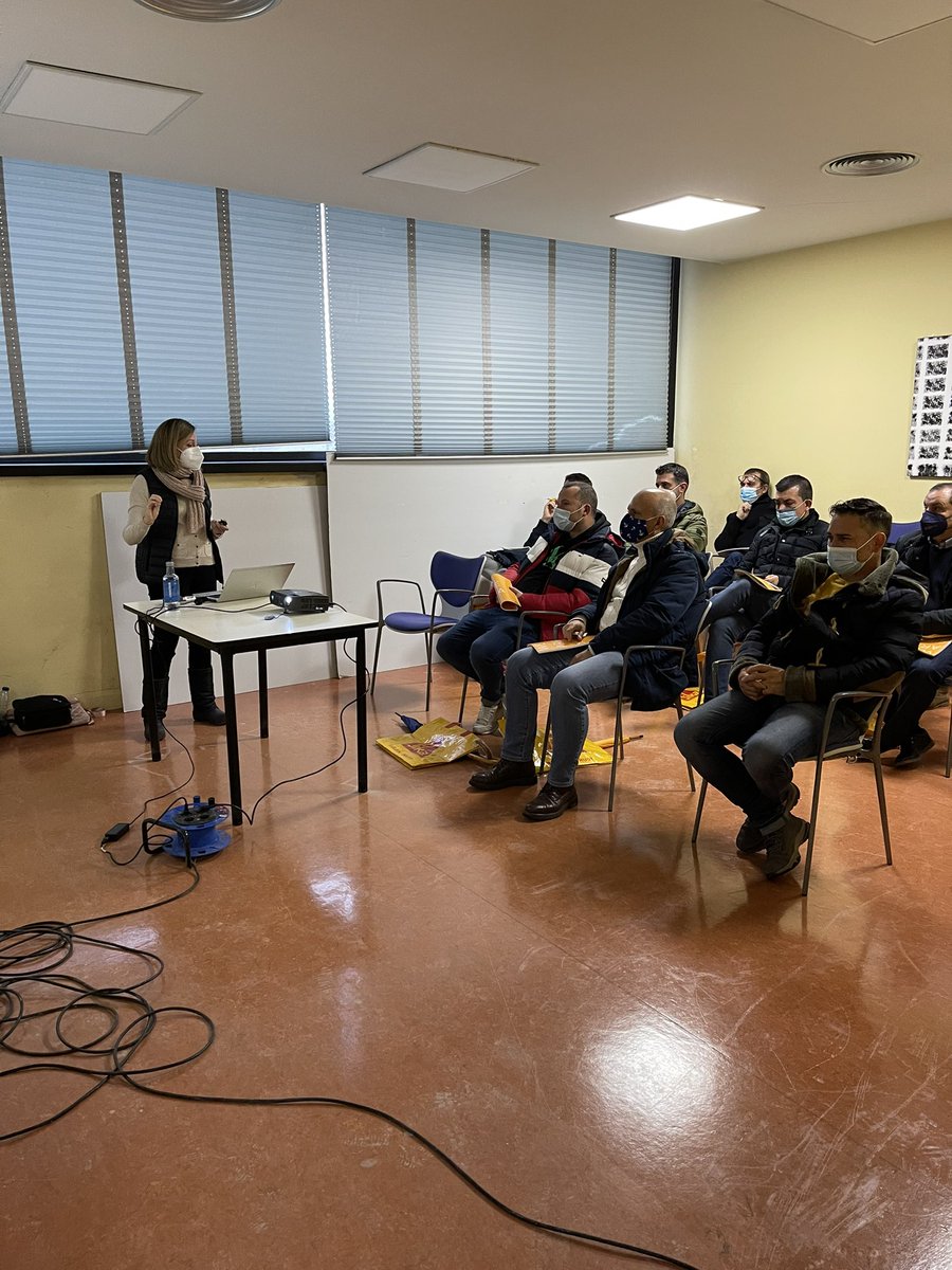 MelManuelp's tweet photo. Hoy en Santiago 1º Taller de reparación, SATE, Impermeabilización #SikaSpain Profesionales del sector refrescando conocimientos de #Monotop #Thermocoat #Coteterm #Sikalastic https://t.co/5zau3JtQ3y