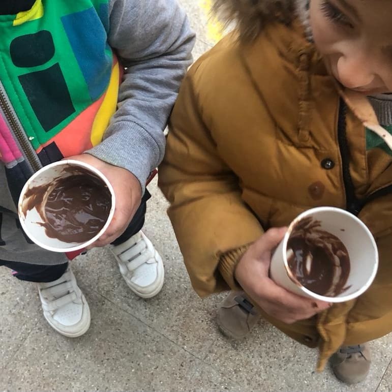 AFAestelG's tweet photo. 🎉 Divendres passat vam celebrar una xocolatada ☕ a l'@estelguinardo per donar la benvinguda a tots els infants de les classes d’infantil i explicar les activitats que portem a terme des de l’@AFAestelG. Va ser tot un èxit i ho vam passar molt bé! Moltes gràcies, famílies! https://t.co/7B1gU1BzzY