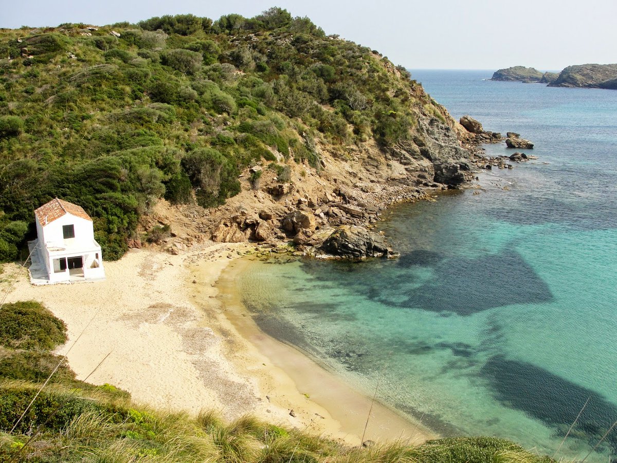 #Menorca y verano son dos palabras que combinan a la perfección. Pero encontrar un remanso de paz en la isla en pleno agosto es complicado. 
¿Seguro? Léenos. 

👉🏻 bit.ly/3HpFgvF

#MenorcaExplorer 📲