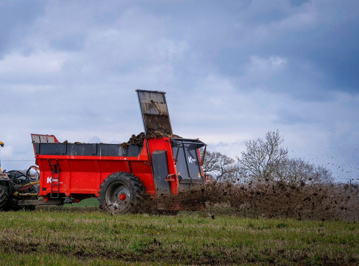 KtwoLtd's tweet image. The Ktwo Bio range of twin horizontal beater rear discharge muck spreaders are designed with the most accurate of applications in mind!

👉 ktwo.co.uk/bio/

#ktwo #agriculturalmachinery #farmmachinery #farming #agriculture #muckspreader #spreadtheload