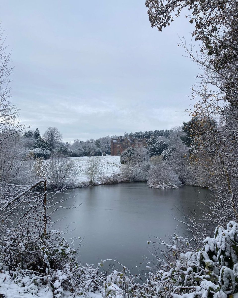 KeeleUniversity's tweet photo. Happy 1st December! Fingers crossed for some snowy scenes soon ❄️💙 

📸 photosbyshash [Instagram] #KeeleSnow https://t.co/m3pvFMHhDc