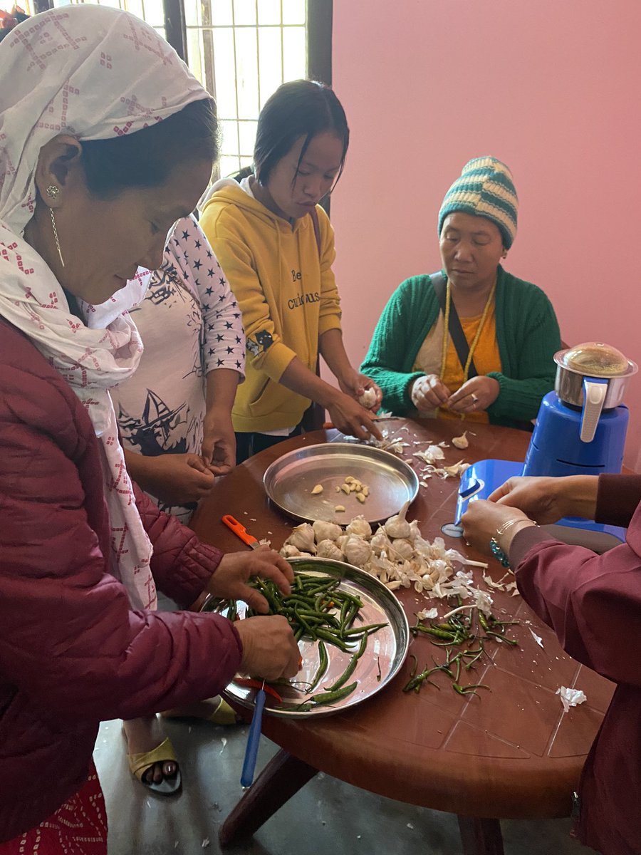 MyGovArunachal's tweet photo. In another sincere endeavour to empower SHGs in the state and realise the dream of #AtmaNirbharBharat, SHG training programme on pickle making kickstarted today in Seppa, East Kameng District with the helping approach from the team #ArSRLM and Ayang Trust, Majuli. https://t.co/fq3oxRTyOh