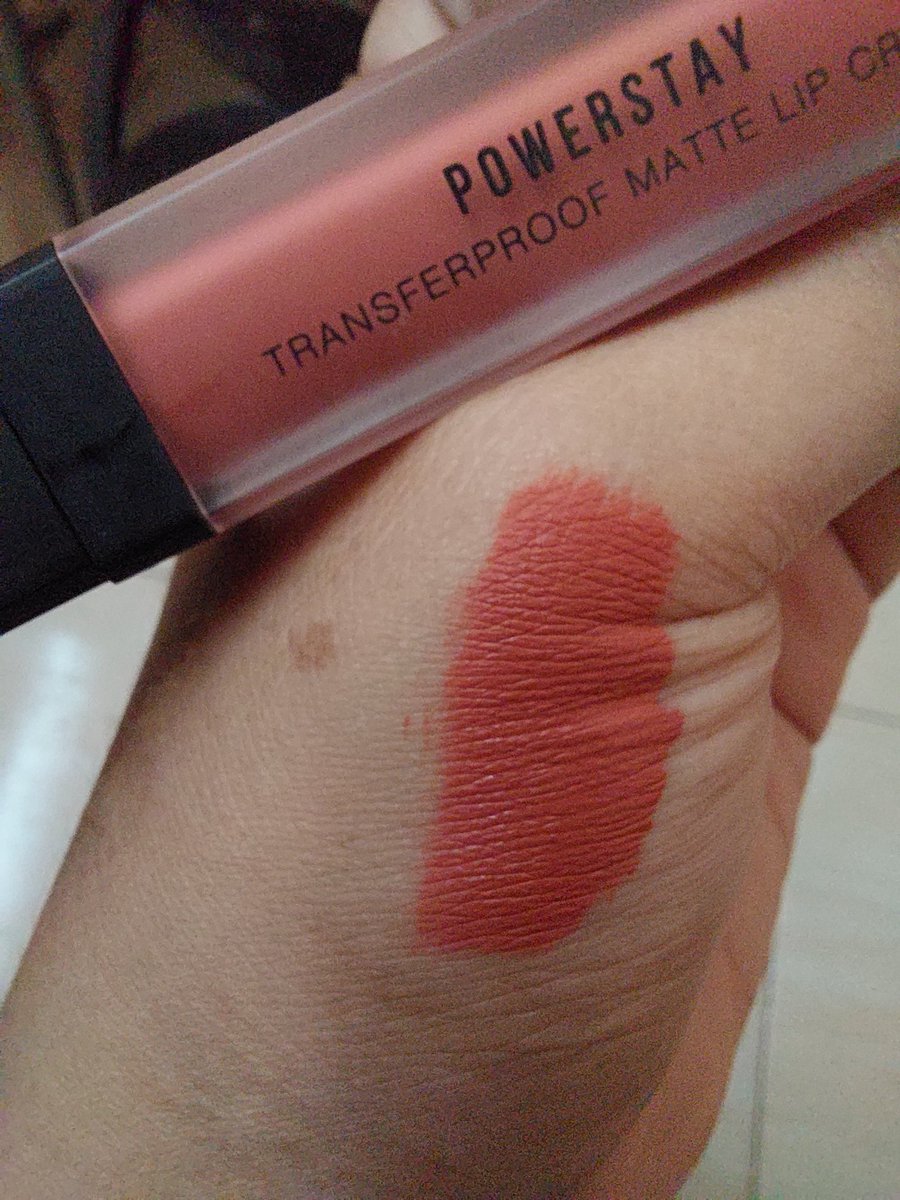corneGN's tweet photo. @ohmybeautybank B08 Curious, wrnanya kira² nude agak ke orange (smoga paham ya nder mksdku ). Tahan lama dan transferproof. Menurutku lebih ringan dibandingkan make over intense matte lip cream https://t.co/KBr2ImqbsM