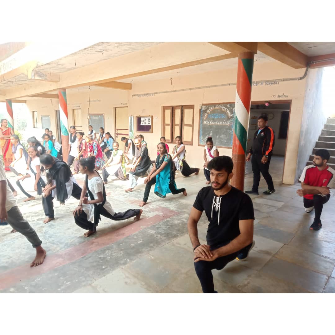 WayBaroda's tweet photo. A series of Self Defence Workshops for 10 days has been initiated for the students hailing from Secondary and Higher Secondary grade of three rural schools of Halol, Panchmahal.
#youthempowerment #selfdefence #integratedruraldevelopment #UnitedWayWorldWide #UWBCares #LiveUnited https://t.co/hVCF05OA36