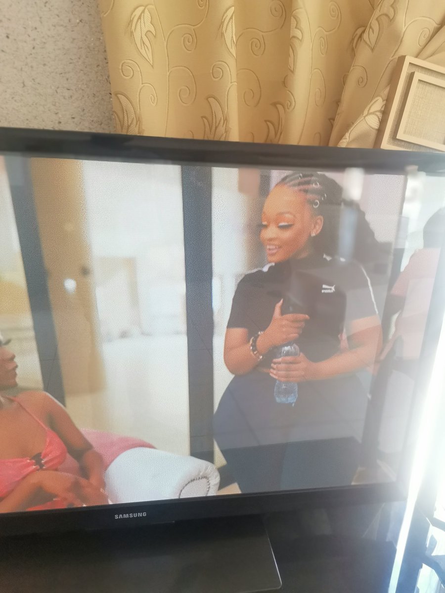 Kabelo_D_Mokone's tweet photo. The Mapula on the Music Vid of Mapula 🔥🔥😍😍😍
I'm so flabberwhelmed
#SpankingNewPremiere
#Mapula
#MTVBase https://t.co/EjiN3pQo4Q
