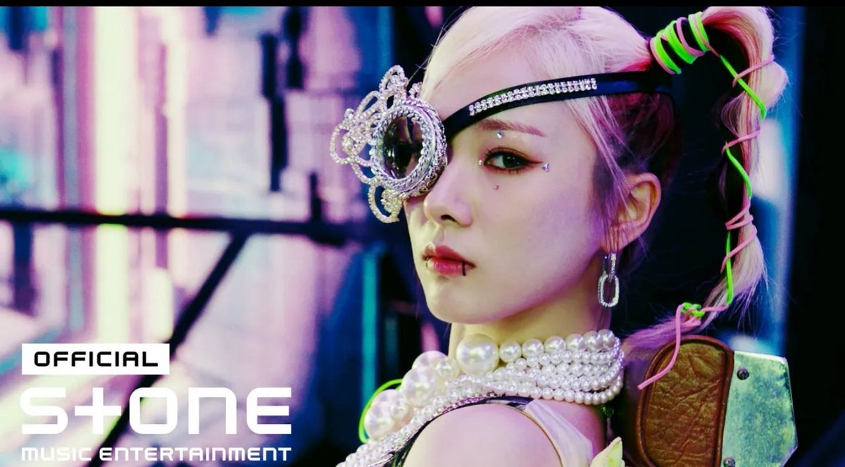 EVERGLOW returns with new track 'Pirate' 🔥 <a href="/EVERGLOW_STAFF/">EVERGLOW OFFICIAL</a> 

🎬 Take a look 👉 youtu.be/-2X-pL06628