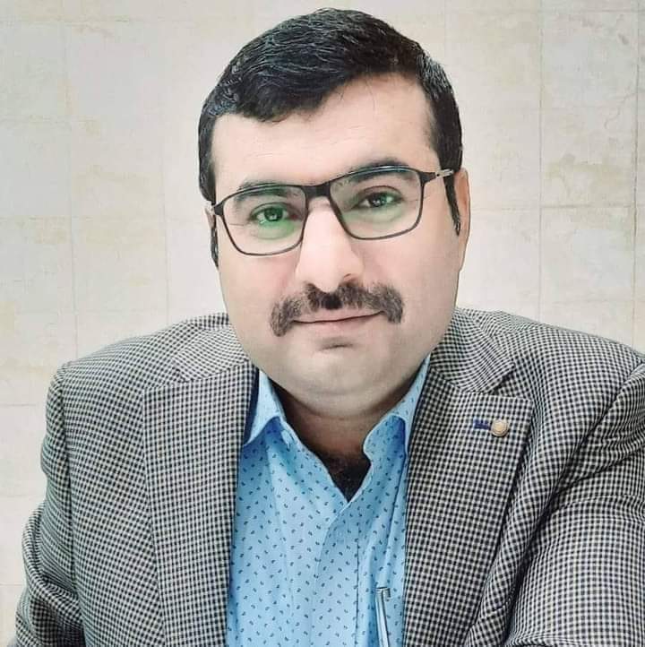 FarihaNooor's tweet photo. ڌرتي ڌڻي ننڌڻڪا ....!
سنڌ جي راڄڌاني واري شهر ڪراچي ۾ سنڌ بار ڪائونسل جي سيڪريٽري عرفان علي مھر بيدردي سان قتل!
هڪ دفعو ٻيھر سنڌي ڳڀرو ڪسجڻ لڳا!
هي ظلم، جبر، ڏاڍ ۽ بربريت سنڌ ۽ سنڌين سان آخر ڪيستائين؟
#JusticeForIrfanMahar https://t.co/CH4IaTShHT