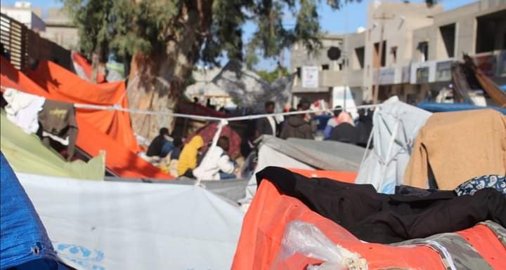 KakaFurAndi's tweet photo. The situation in front of the #UNHCRLIBYA headquarters in Al-Sarraj CDC, the miserable and tragic increases badly among the refuggees, Asylum seekers,5 Days lack of food & cold condition is very worst.
#EvacuateRefugeesFromLibya @EU_Commission @hrw @HananMSalah https://t.co/WYgJm0b9nm