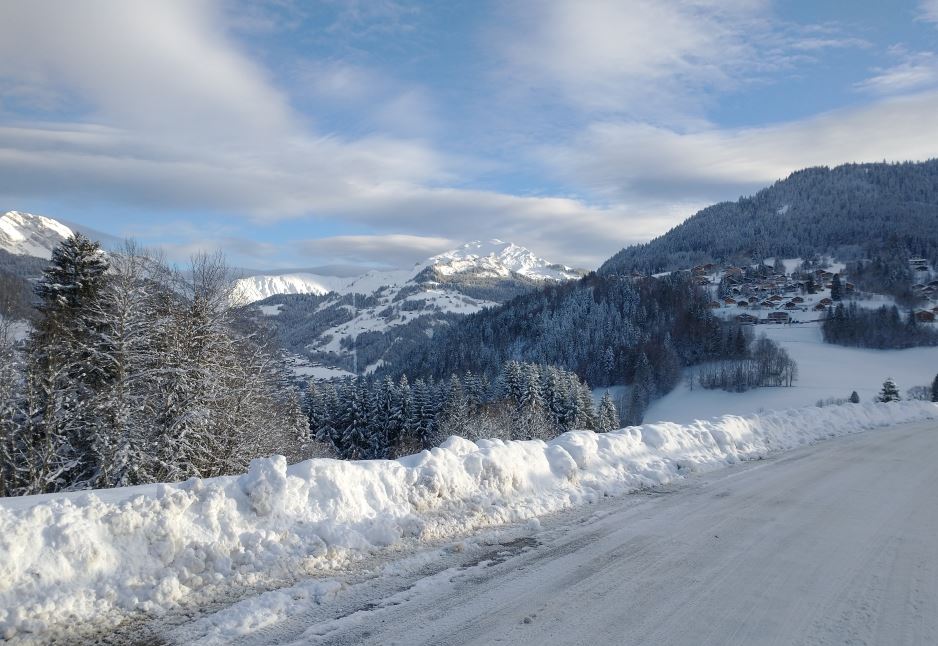 Ski Weekender tweet media