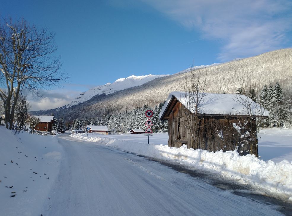 Ski Weekender tweet media