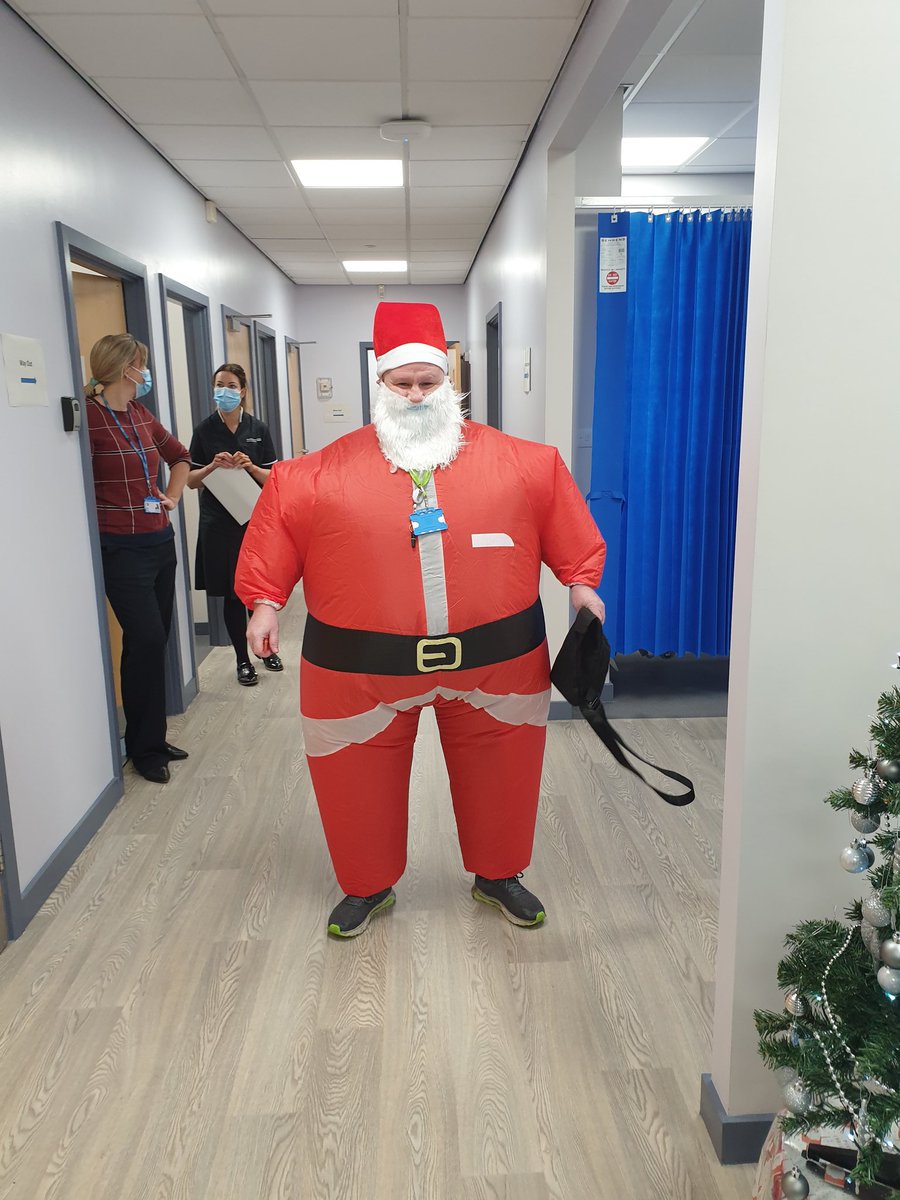 SchofieldSian1's tweet photo. Christmas has arrived in the vaccination clinic - clinic running all day so if you haven't book an appointment please call in before 5.30pm today #fightfluandcovidtoo 
#patientsafety
#staffwellbeing https://t.co/LTVbDZJLpW