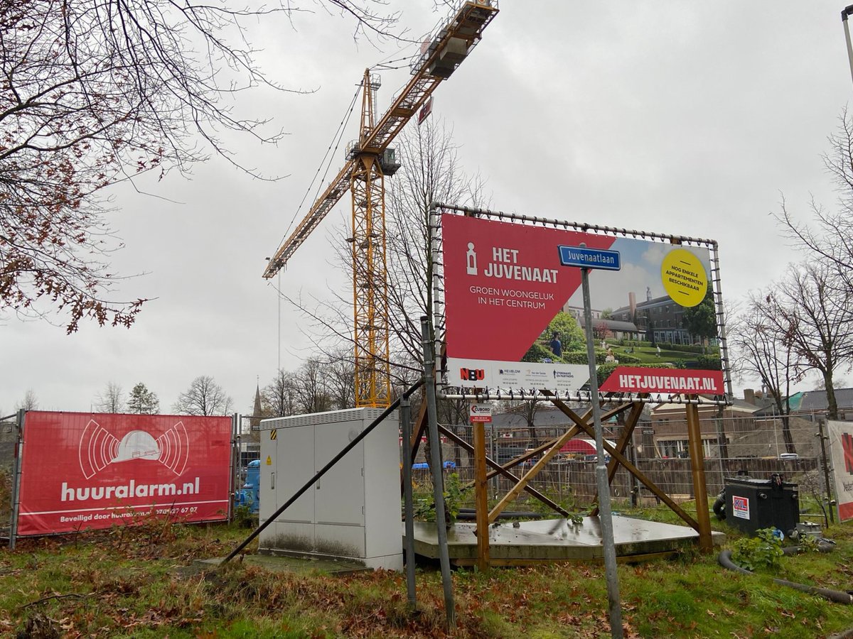 huuralarm's tweet photo. Huuralarm beveiligt bij de bouw van Het Juvenaat dat bestaat uit 120 appartementen. De bouw wordt gerealiseerd door onze klant NBU. Het Juvenaat ligt op loopafstand van het station en de Markt met het winkelhart van Etten-Leur. #huuralarm #werktwel ook met de bouwers van #NBU https://t.co/WxNa0nVJFi