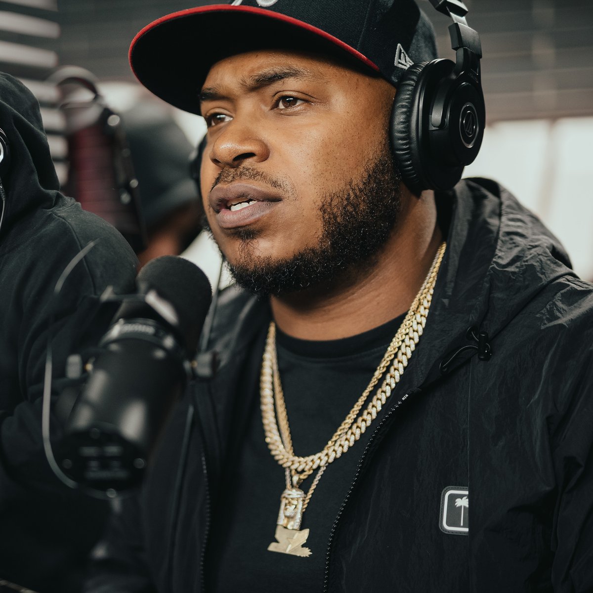 Dit is Boyz In De Hood! Adje, Hef en Crooks zijn 13 jaar na hun legendarische ‘Studiosessie 51’ terug bij Rotjoch om opnieuw geschiedenis te schrijven! Heb jij ook lang gewacht op deze? Noteer vrijdag 14.00 in je agenda, stay tuned!