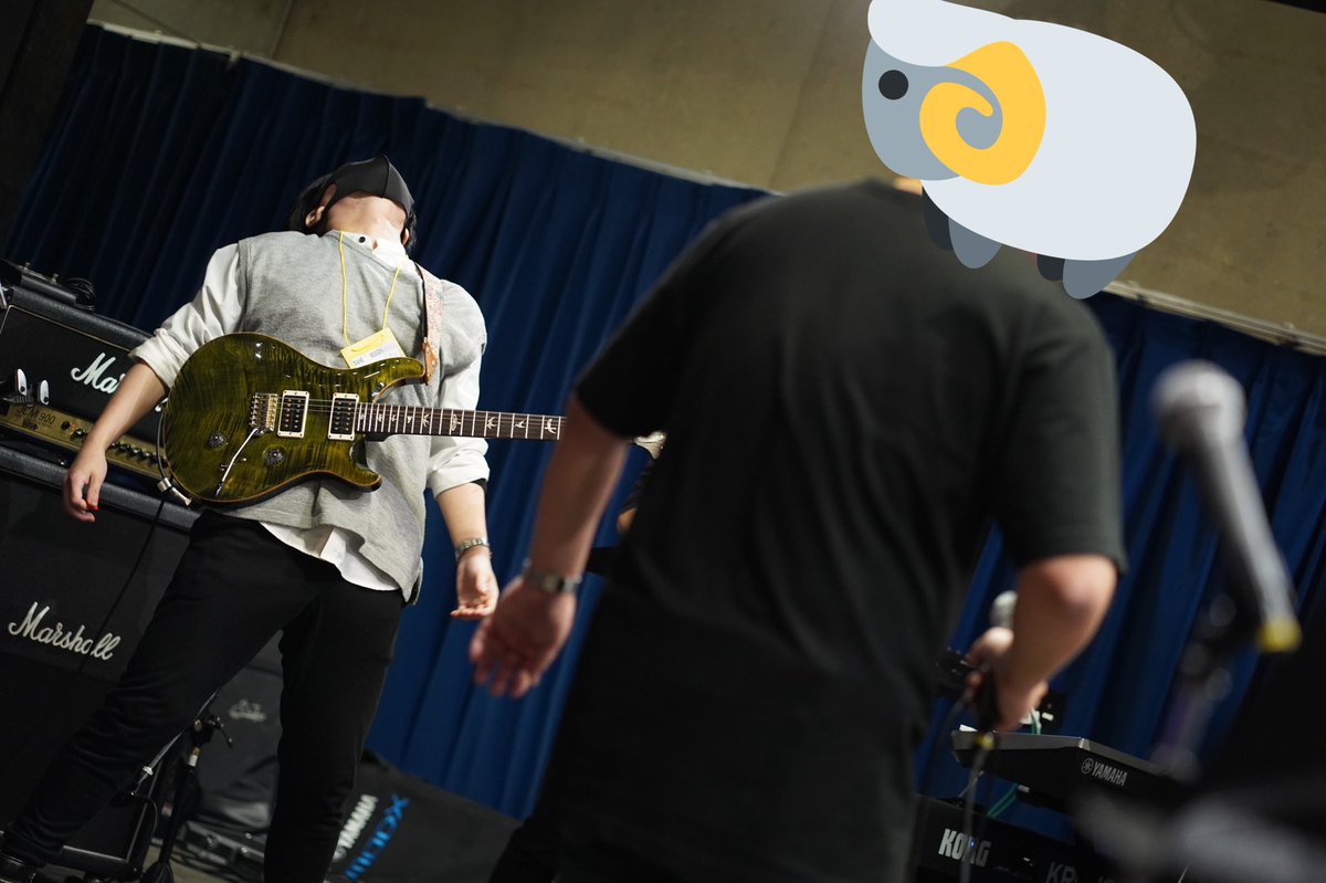 Shidare_guitar's tweet photo. こちら、LLBS32にて確認されたライブ中に狙撃されて立ったまま死亡するぼくのシーンです
photo by ジュラルさん (@duralu )
#LLBS32 https://t.co/HksNUoZyWH