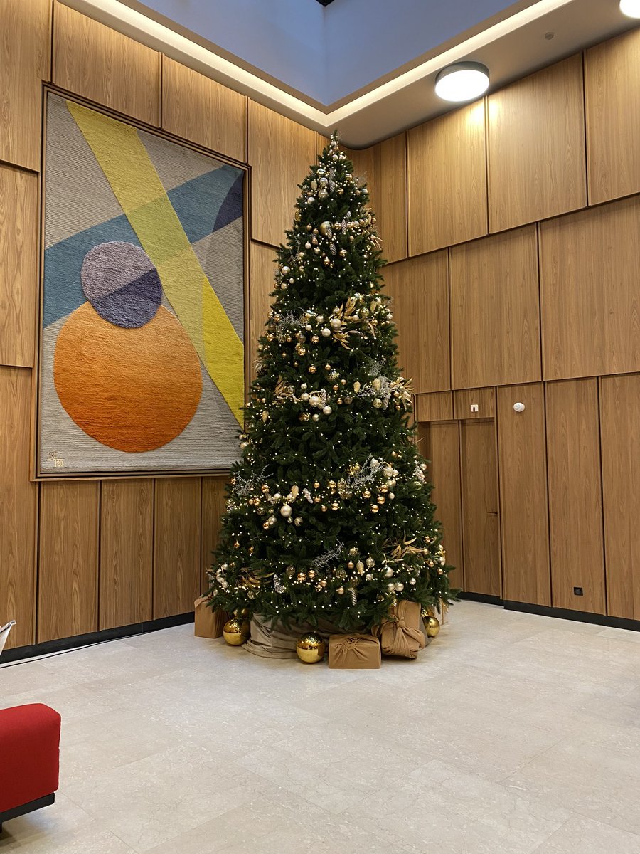 Une parenthèse enchantée bienvenue ! <a href="/AugustDebouzy/">August Debouzy Avocats</a> 🎄 #Christmas2021