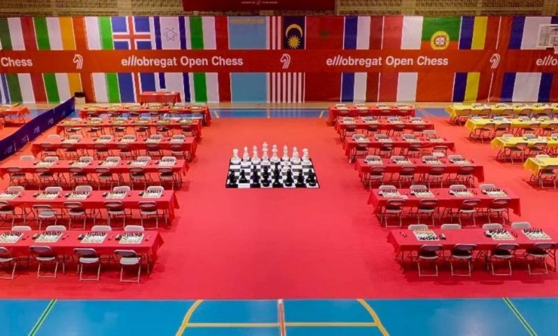🤩 Els salons de l'Hotel Playafels de Castelldefels acullen entre el 30/11 i el 8/12 la segona edició del torneig internacional d'escacs “El Llobregat Open Chess Tournament”. 🙌🏻
✅ Compta amb la participació de 161 jugadors i jugadores. 😍