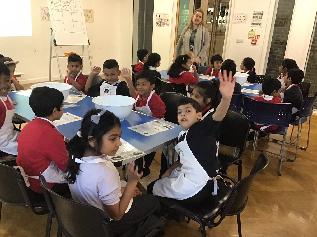 MayflowerSch's tweet photo. #ofili and #okeeffe are ready for a day of bread making with #lessonsinloaf. We cannot wait to learn all about how bread is made from seed to loaf! https://t.co/VZAyUcQJWA