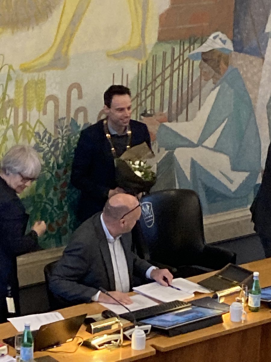Rasmus Henriksen (@sf_elektrikeren) on Twitter photo I Hvidovre kommune blev SF stiftet. Nu har SF lige sat sig i borgmesterstolen. Tillykke til <a href="/anderswolf/">Anders Wolf Andresen</a> 👏🏻👏🏻🥳🥳 I Hvidovre kommune blev SF stiftet. Nu har SF lige sat sig i borgmesterstolen. Tillykke til <a href="/anderswolf/">Anders Wolf Andresen</a> 👏🏻👏🏻🥳🥳
