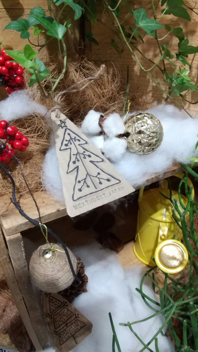 wexthuset_japan's tweet photo. 12月に入り、 #渋谷スクランブルスクエア の店頭もクリスマス仕様に模様替え。クリスマスギフトにガーデニンググッズはいかがでしょうか？ https://t.co/JbtUYPqE5K
